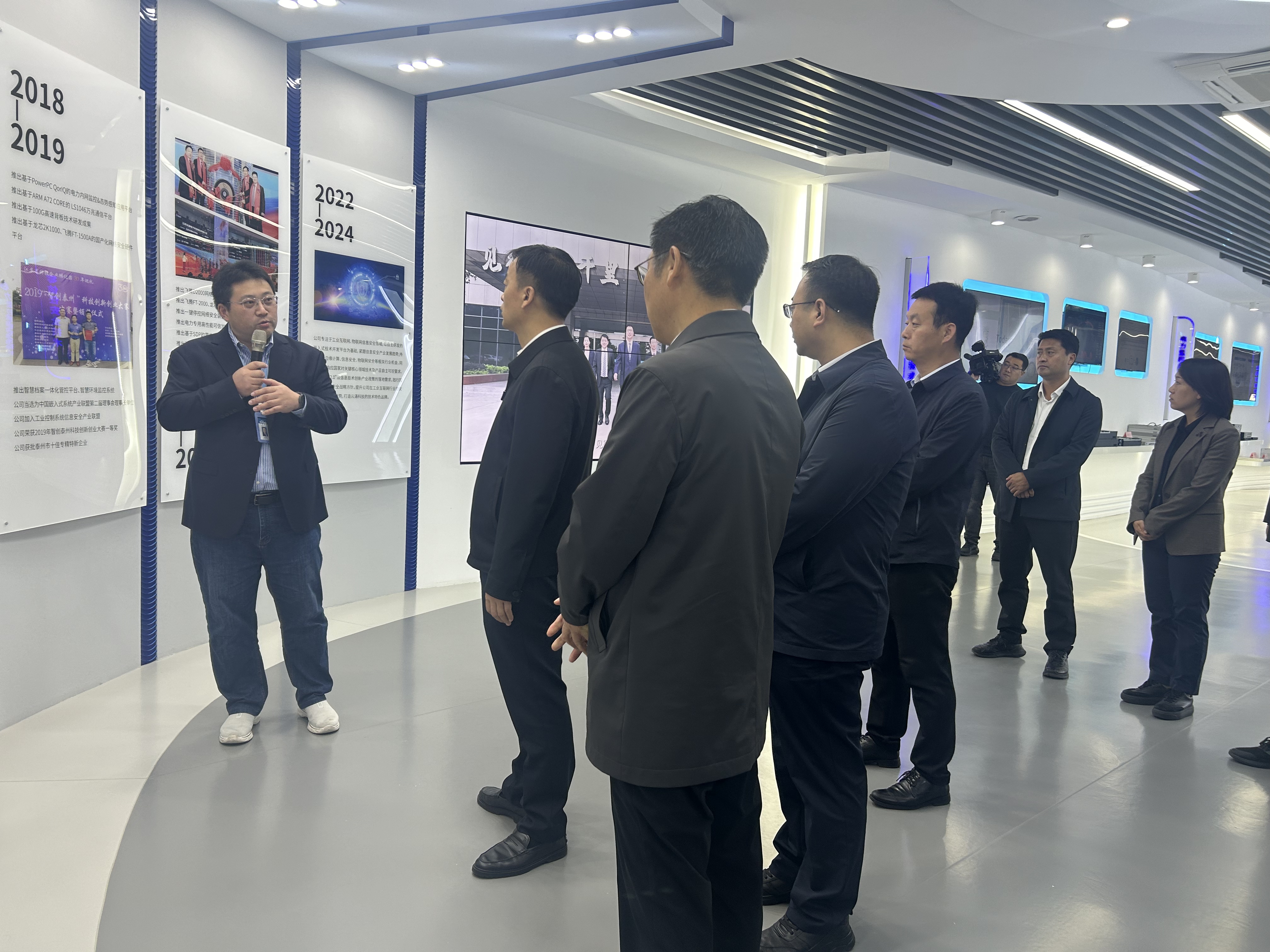 企業(yè)動(dòng)態(tài)|陜西省長武縣黨政代表團(tuán)蒞臨云涌科技參觀調(diào)研